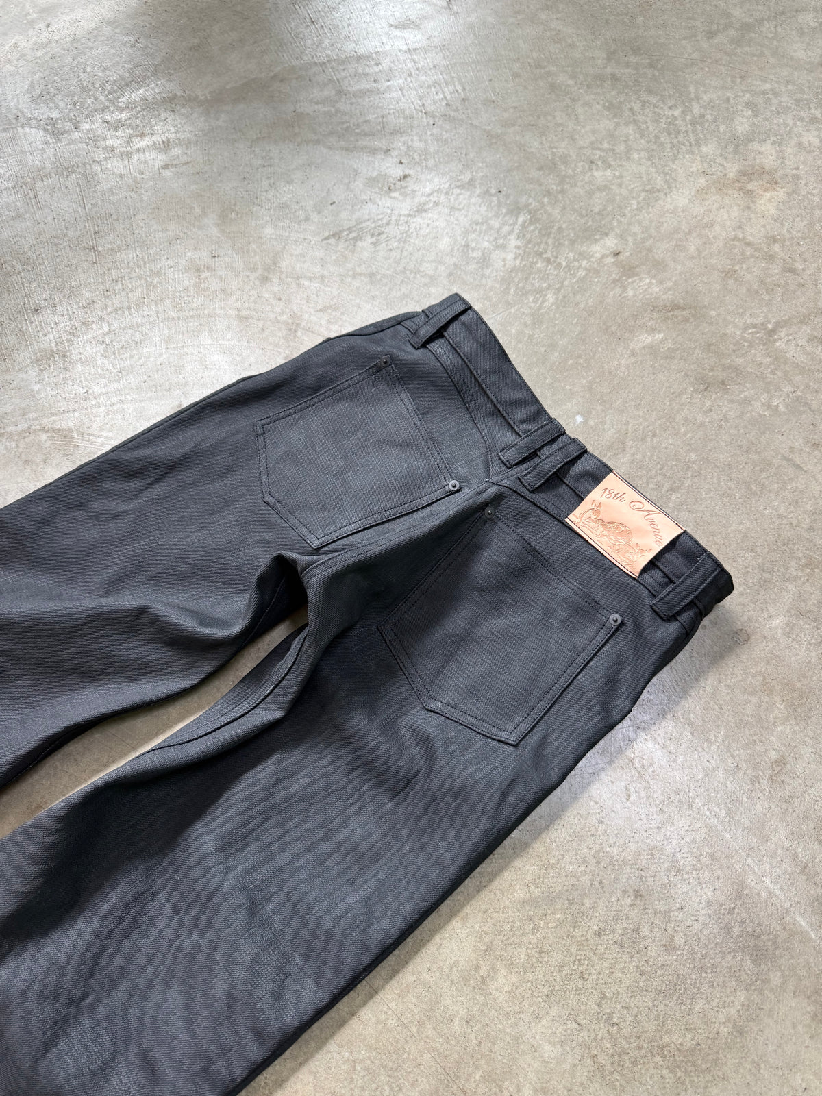 “oil” crosshatch loose denim