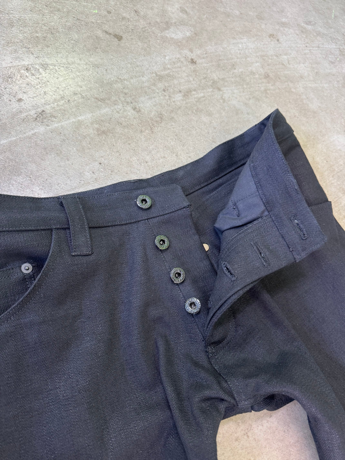“noir” crosshatch loose denim