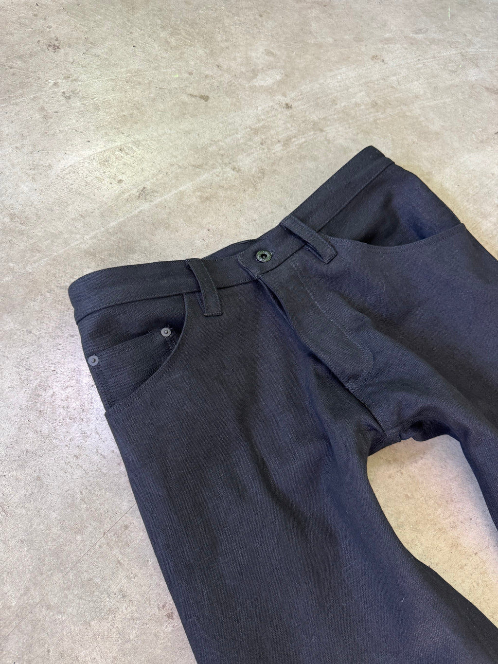 “noir” crosshatch loose denim