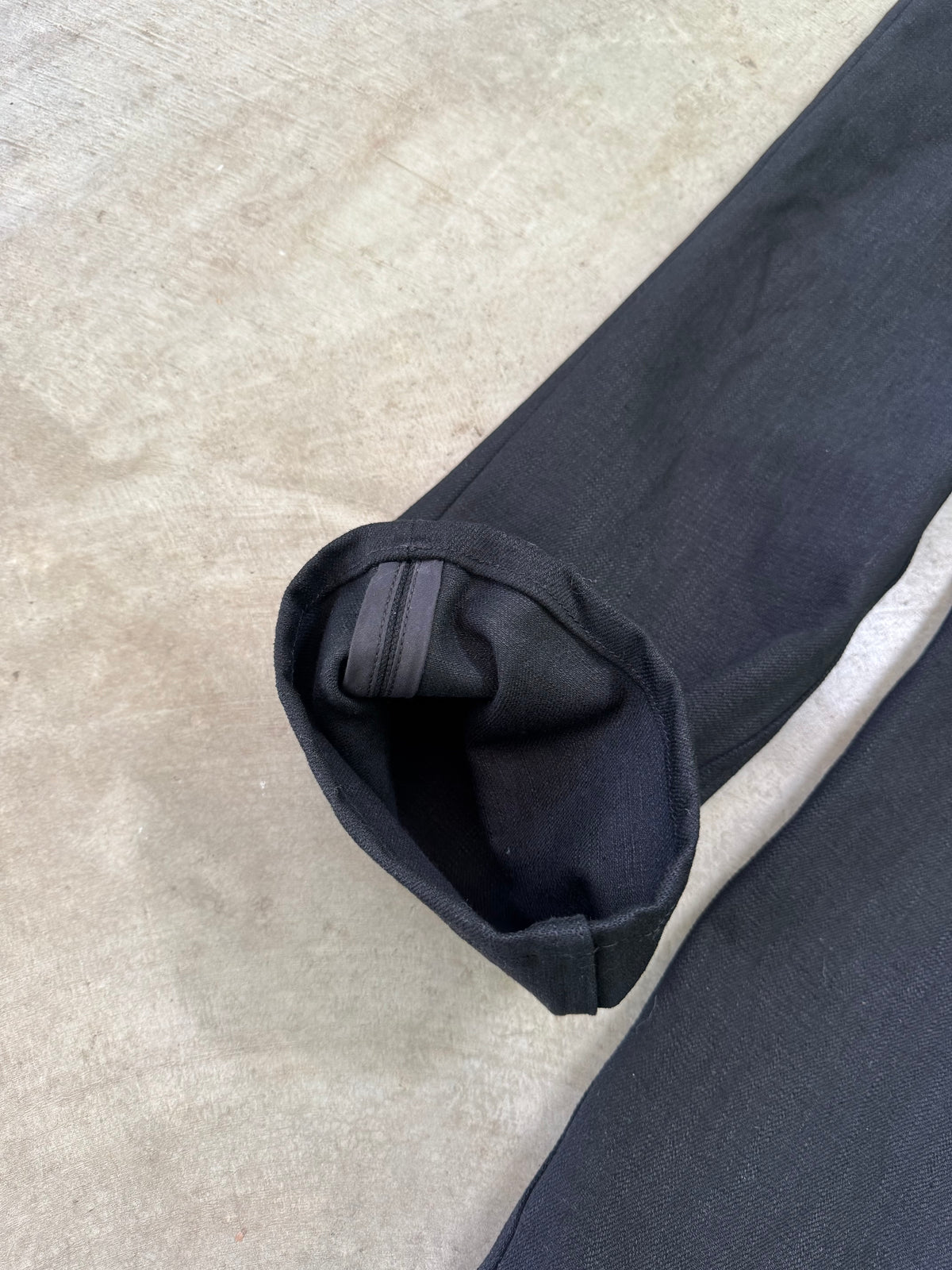 “noir” crosshatch loose denim